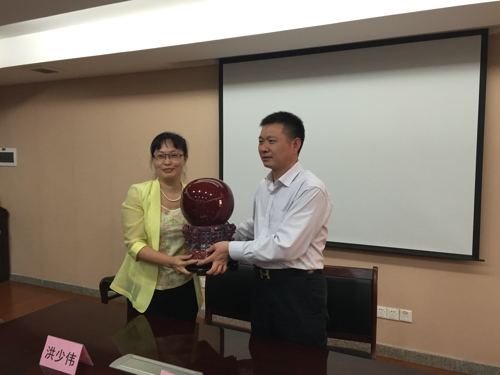 伟德体育直播开奖入口赴广东揭阳市工商联考察学习(图4) 伟德体育直播开奖入口赴广东揭阳市工商联考察学习(图4)