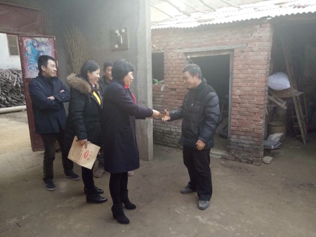 荥阳市工商联看望困境儿童(图1)