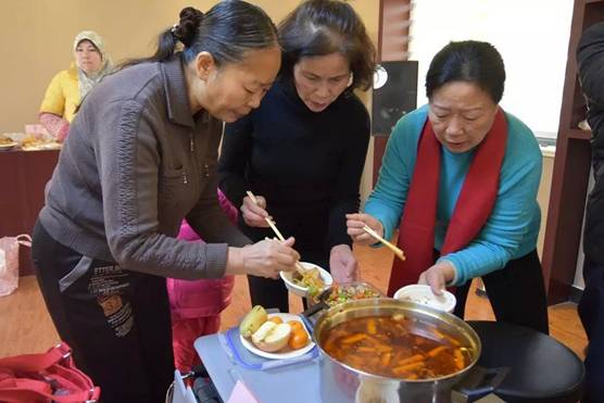 管城区北下街街道商会：回汉一家亲 共烹民族宴(图2)