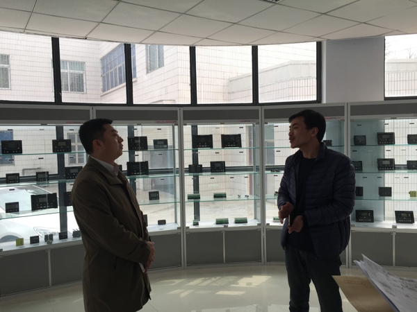 市工商联开展“互联网+”背景下大众创业万众创新情况调研活动(图5) 市工商联开展“互联网+”背景下大众创业万众创新情况调研活动(图5)