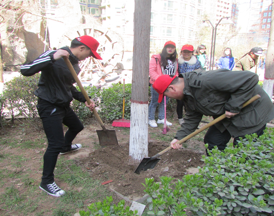 爱心满家园  护绿环保行(图2)