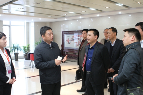 王新到郑州市钢贸商会调研(图1) 王新到郑州市钢贸商会调研(图1)