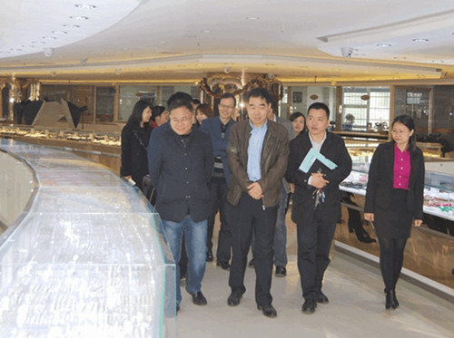 管城回族区委常委、统战部长调研“双创”建设工作(图1) 管城回族区委常委、统战部长调研“双创”建设工作(图1)