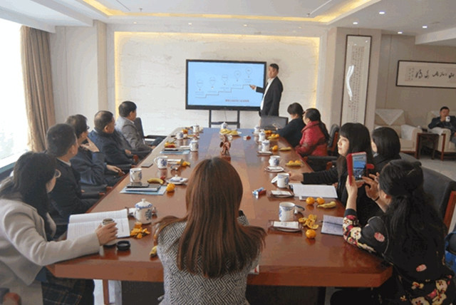 管城回族区委常委、统战部长调研“双创”建设工作(图2) 管城回族区委常委、统战部长调研“双创”建设工作(图2)