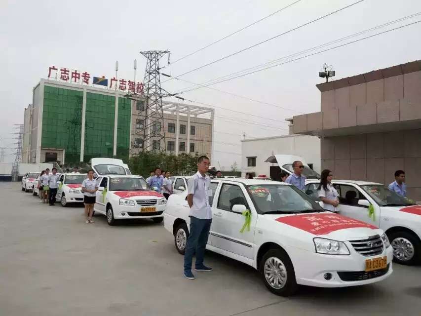 荥阳市工商联会员企业关注高考爱心送福(图2)