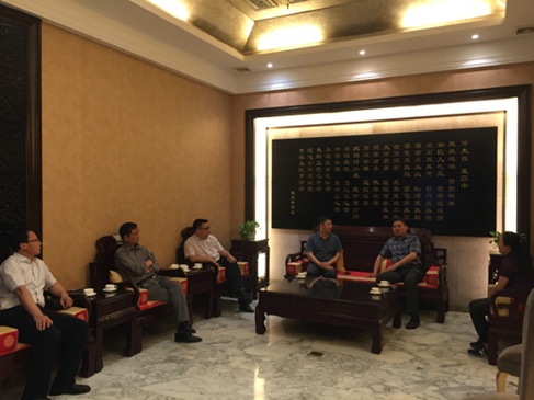 伟德体育直播开奖入口与大连市工商联座谈交流(图1) 伟德体育直播开奖入口与大连市工商联座谈交流(图1)