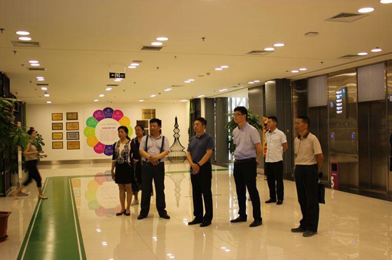 郑州市工商联到二七区调研(图1)