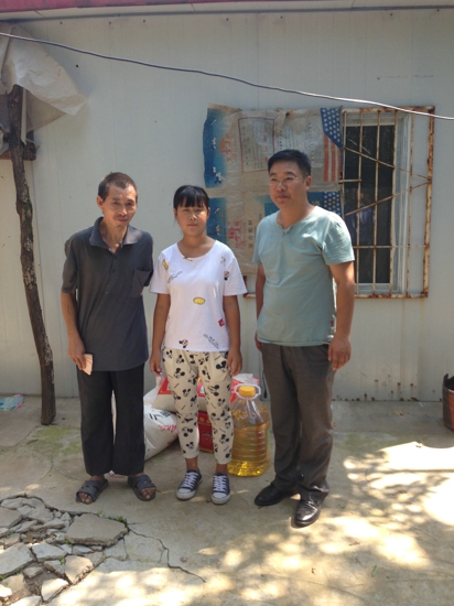 荥阳市工商联会员企业帮扶贫困学生(图2)