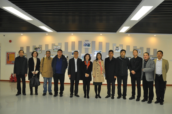 大连市工商联到郑州航空港实验区参观考察(图1) 大连市工商联到郑州航空港实验区参观考察(图1)