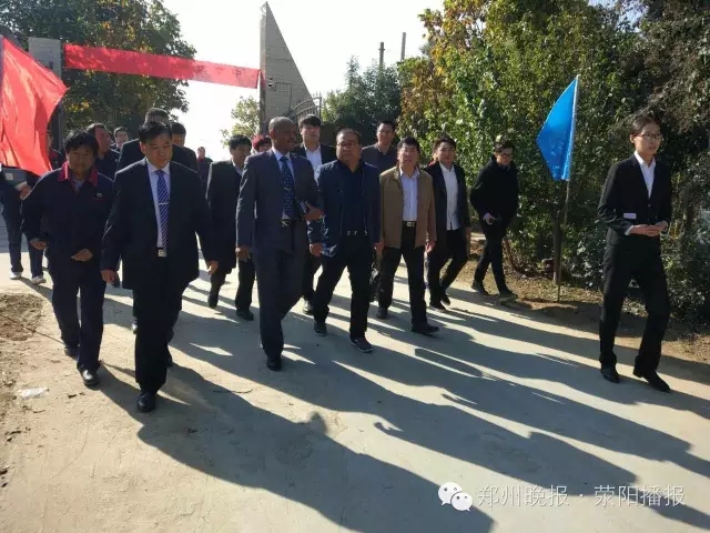 中非朋友到荥阳市工商联会员企业郑州市荥龙泵业有限公司参观考察农业水利(图1)