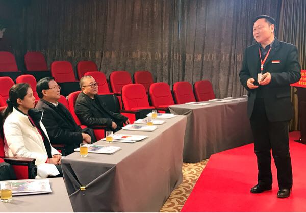 郑州市“两学一做”督导组到管城区副会长企业圆方集团督导党建工作(图1) 郑州市“两学一做”督导组到管城区副会长企业圆方集团督导党建工作(图1)