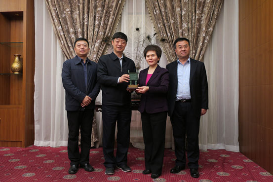 伟德体育直播开奖入口组团赴天津、哈尔滨考察文史馆建设(图3) 伟德体育直播开奖入口组团赴天津、哈尔滨考察文史馆建设(图3)