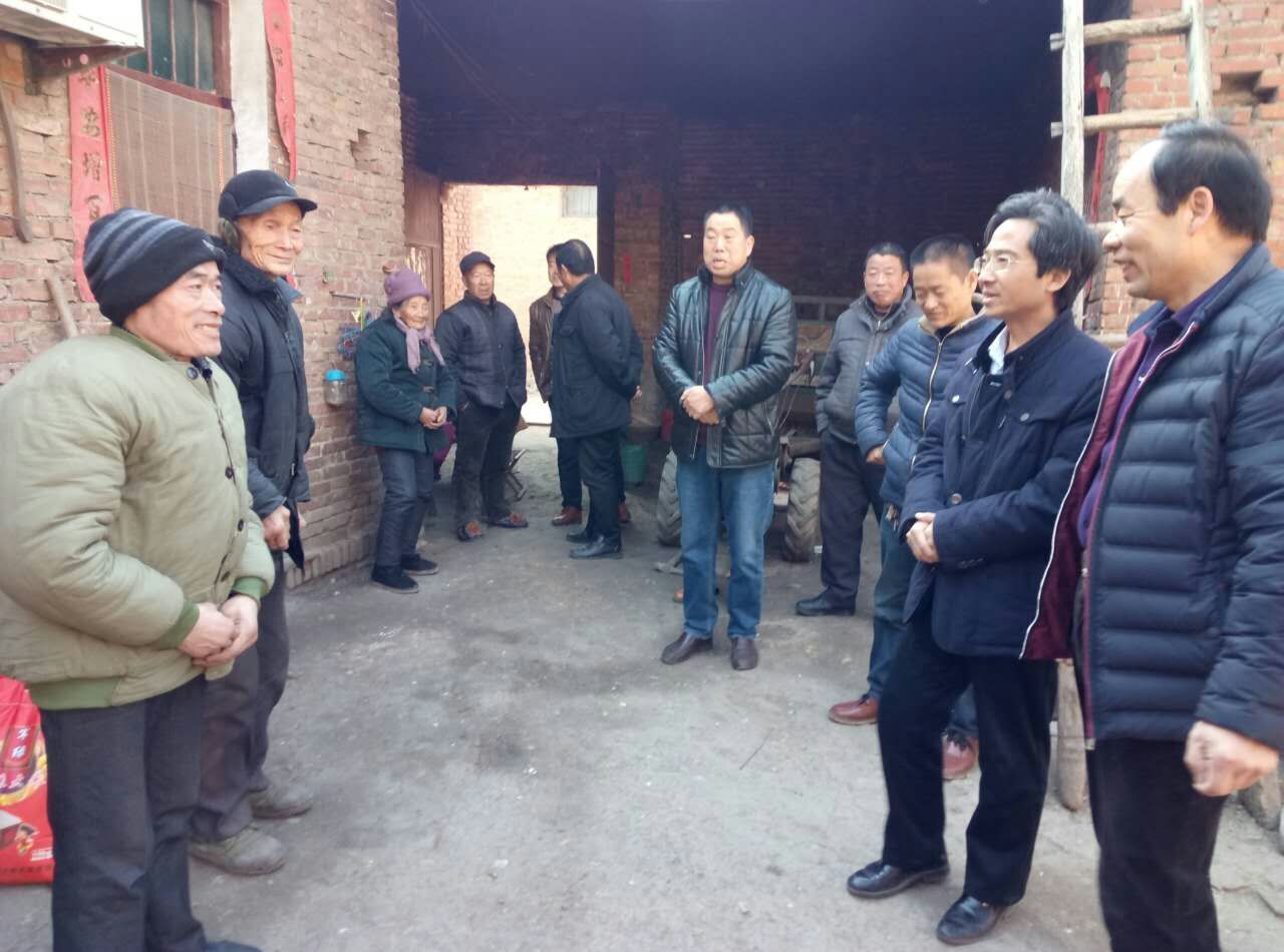 登封市工商联给贫困户送温暖(图2)