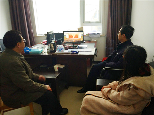 登封市工商联组织班子成员观看反腐大片(图1)