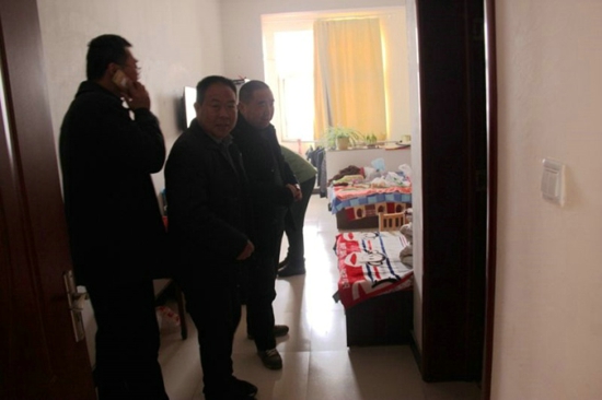 新密市商会副会长慰问敬老院孤寡老人(图2)