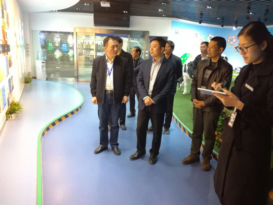 市工商联领导调研二七区会员企业(图1) 市工商联领导调研二七区会员企业(图1)