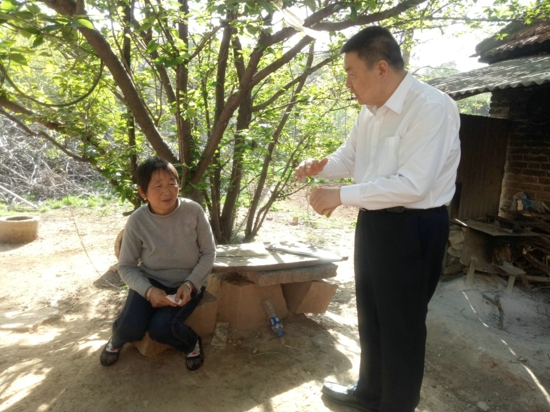 新密市工商联精准扶贫行动全面铺开(图2)