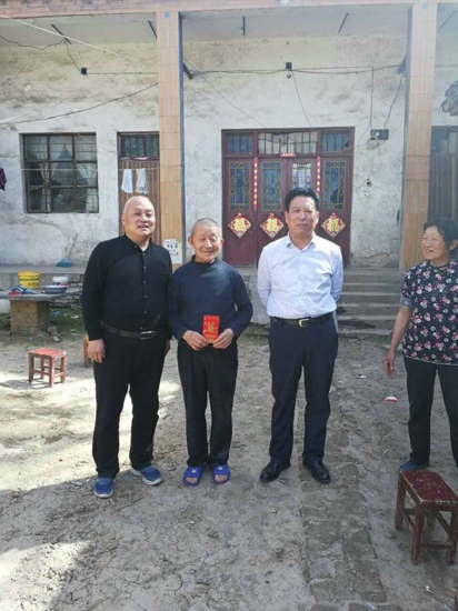 新密工商联:异乡结对来帮扶 入户慰问暖人心(图1) 新密工商联:异乡结对来帮扶 入户慰问暖人心(图1)