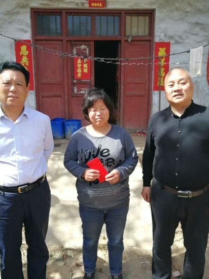 新密工商联:异乡结对来帮扶 入户慰问暖人心(图2) 新密工商联:异乡结对来帮扶 入户慰问暖人心(图2)