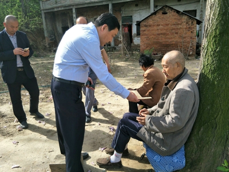 新密市商会扶贫济困暖人心 再现组织真热情(图2)