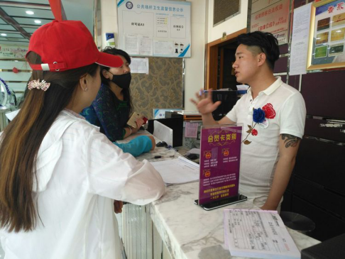 非公经济、新阶层志愿人士参与金水区文化路街道“六小”整治工作(图1)