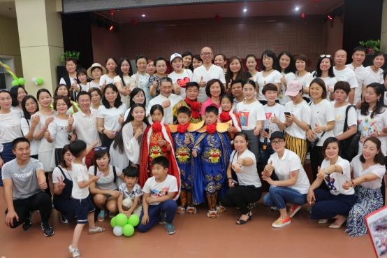 金水区非公经济志愿者到儿童福利院慰问(图3) 金水区非公经济志愿者到儿童福利院慰问(图3)