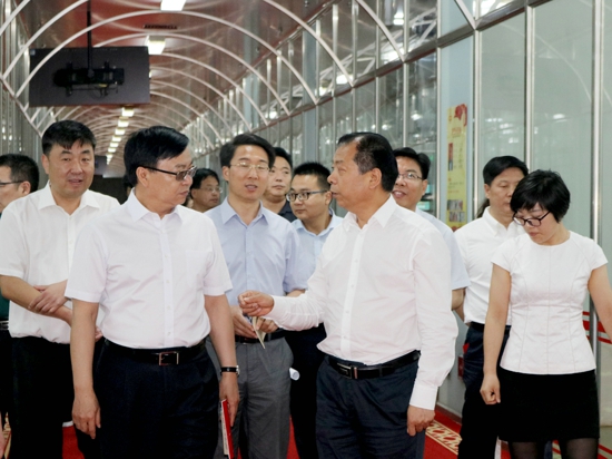 郑州市纪委领导到新郑市工商联会员企业调研(图1)