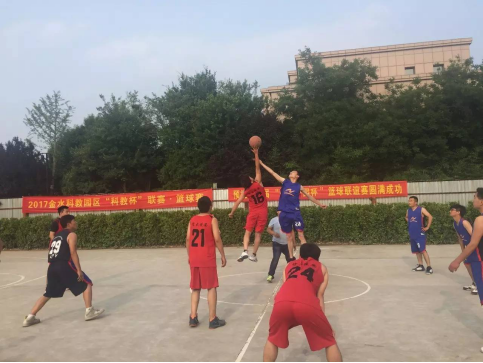 篮球带动企业交流 汗水挥洒杨金激情(图1)