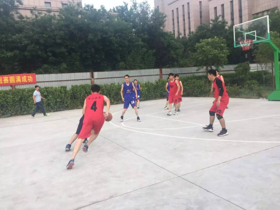 篮球带动企业交流 汗水挥洒杨金激情(图2)