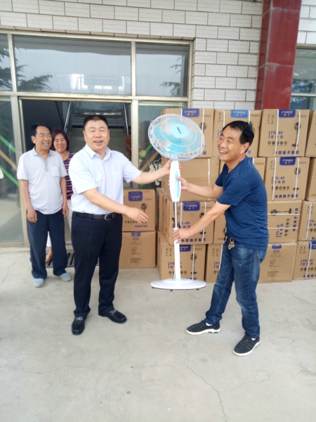 新密市工商联：助力精准扶贫  共建爱心家园(图3)