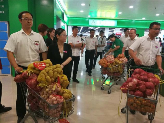 精准扶贫试点基地落户金水区工商联副会长企业鑫山公司(图2) 精准扶贫试点基地落户金水区工商联副会长企业鑫山公司(图2)