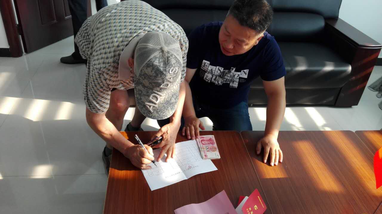 登封市工商联“七一”走访慰问困难党员(图2) 登封市工商联“七一”走访慰问困难党员(图2)