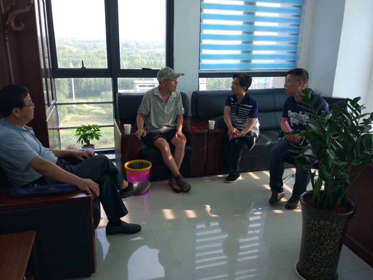 登封市工商联“七一”走访慰问困难党员(图3) 登封市工商联“七一”走访慰问困难党员(图3)