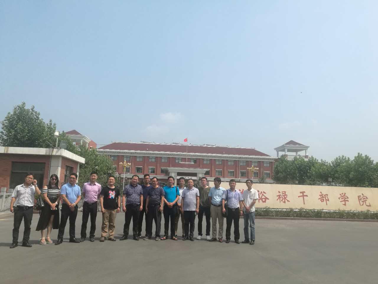 金水区新创客协会党支部举行第一次党员教育活动(图2) 金水区新创客协会党支部举行第一次党员教育活动(图2)