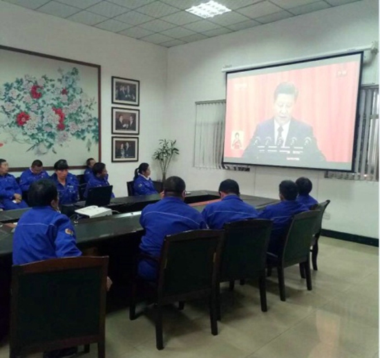 新密市工商联、各基层商会收听收看十九大开幕式(图1)