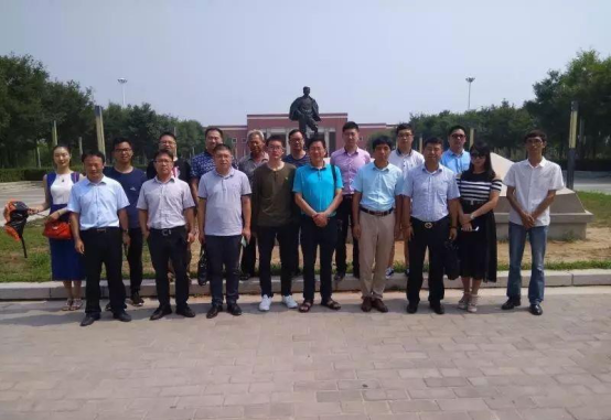 金水区举行“弘扬正能量 喜迎十九大”统战人士革命传统教育和沙龙活动(图1)