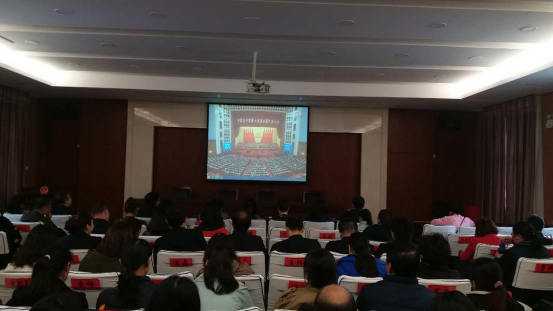 金水区商会认真组织辖区新阶层人士、非公企业人士及党外人士收听收看习近平总书记在中国共产党第十九次全国代表大会上的报告(图1) 金水区商会认真组织辖区新阶层人士、非公企业人士及党外人士收听收看习近平总书记在中国共产党第十九次全国代表大会上的报告(图1)