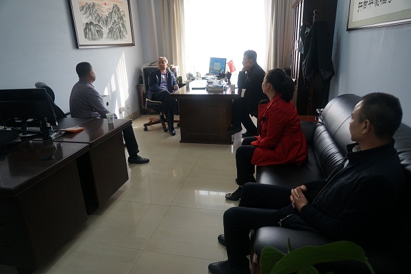 金水区委常委、统战部部长付建峰一行到工商联走访座谈(图1) 金水区委常委、统战部部长付建峰一行到工商联走访座谈(图1)