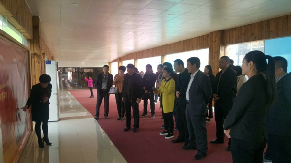 新密市工商联组织基层商会参观学习金水区非公企业党建工作和商会组织建设工作(图2)