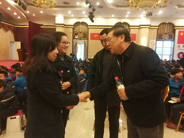 管城区商会开展“不忘初心跟党走 红色文化进社区”系列活动(图2) 管城区商会开展“不忘初心跟党走 红色文化进社区”系列活动(图2)