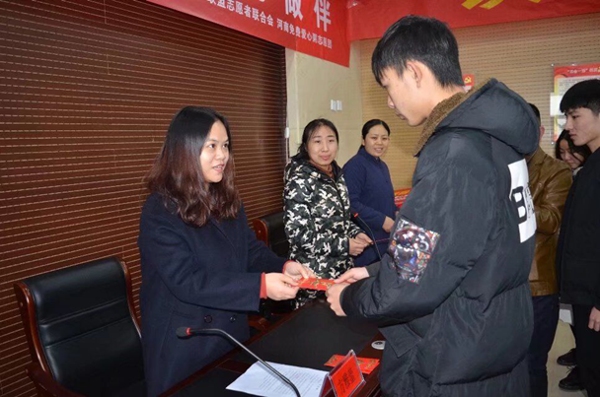 金水区商会开展“温暖回家路”爱心捐助活动(图3)