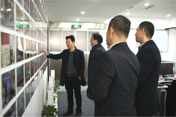 盐城市工商联领导莅临郑州市盐城商会指导(图1) 盐城市工商联领导莅临郑州市盐城商会指导(图1)