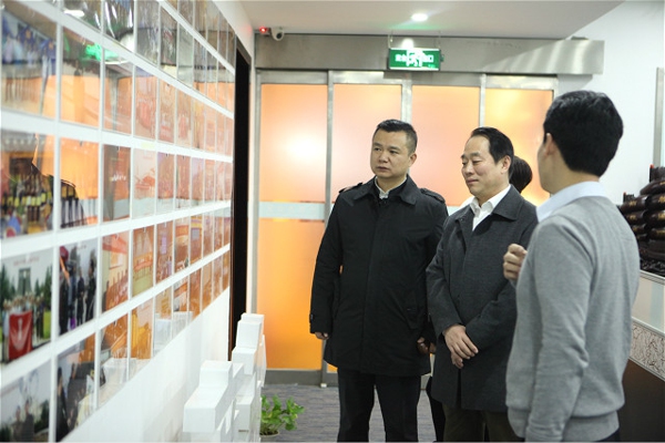 省政协副主席张亚忠莅临郑州市盐城商会指导(图2) 省政协副主席张亚忠莅临郑州市盐城商会指导(图2)