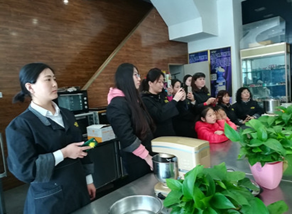 郑州舞阳商会三八节的甜蜜礼物(图3) 郑州舞阳商会三八节的甜蜜礼物(图3)