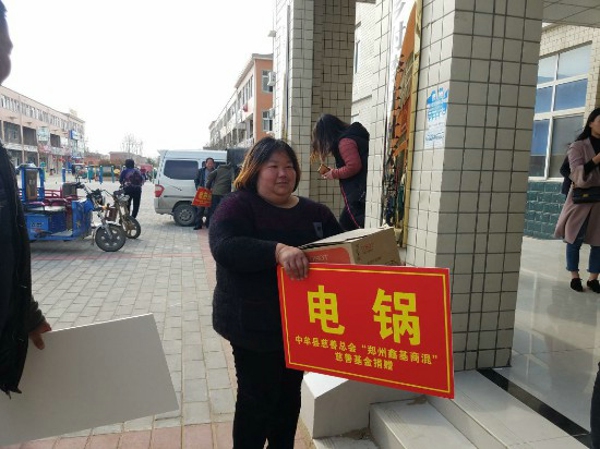 中牟县工商联开展精准扶贫走进基层活动(图2)