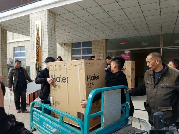 中牟县工商联开展精准扶贫走进基层活动(图3)