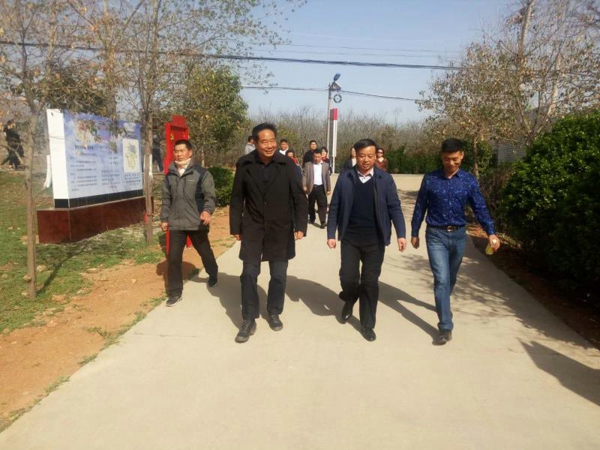 登封市工商联：社会联建助力扶贫攻坚   村企联手共建美丽乡村(图3)