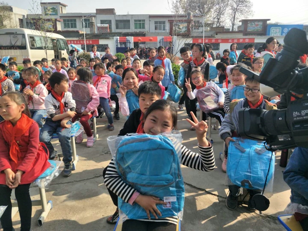 登封市工商联异地友好商会郑州东阳商会“周日拍拍”二次联合助学活动正式开启(图4)