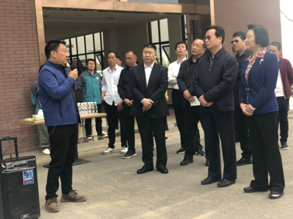 新密工商联:全联副主席谢经荣来我市调研民营企业参与乡村振兴战略工作(图1) 新密工商联:全联副主席谢经荣来我市调研民营企业参与乡村振兴战略工作(图1)