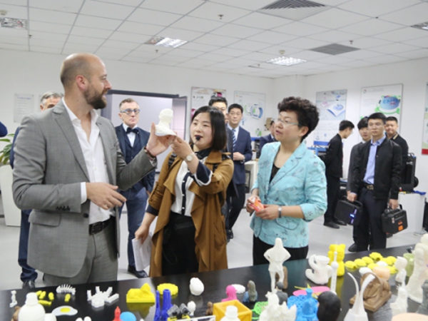 意大利马尔凯大区代表团一行到金水区国家知识产权创意产业试点园区考察(图2)